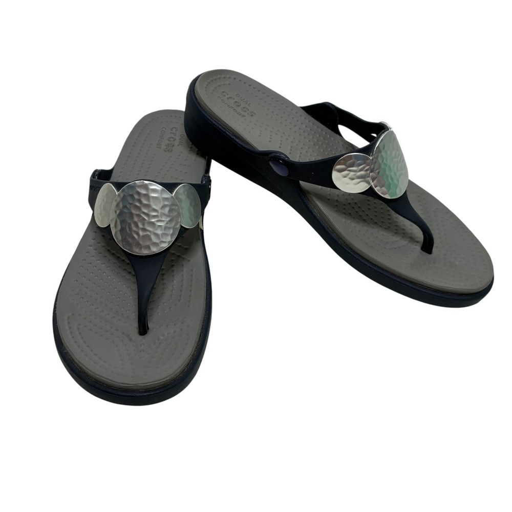 Crocs Women Size 8 Sanrah Hammered Circle Sandals Navy Grey Metallic Flip Flops